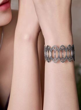 复古镂空雕花手镯女做旧暗黑窗花小众设计法式复古少女精致时髦