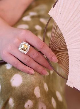 原创设计轻奢暖系列方形手作蕾丝暖开口戒指精致时尚金色方形指环