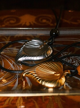 马蹄莲吊坠手工串珠皮绳项链灵动简约优雅大气质感时尚百搭女款