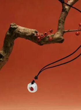 双轨同款缠枝纹玲珑骰子项链椭圆吊坠项链女简约气质皮绳毛衣链