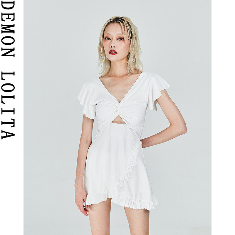 温泉泳衣女2025新款遮肉白色连体裙式遮肚显瘦韩国ins保守泳装,淘宝优惠券,粉丝福利购,淘宝优惠卷