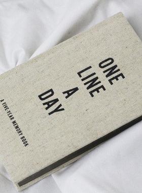 5年历记事本 每天一行 ONE LINE A DAY 现代简约字母 英文原版