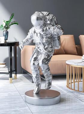 北欧宇航员客厅落地摆件电视柜旁边大型太空人玄关办公室迎宾装饰