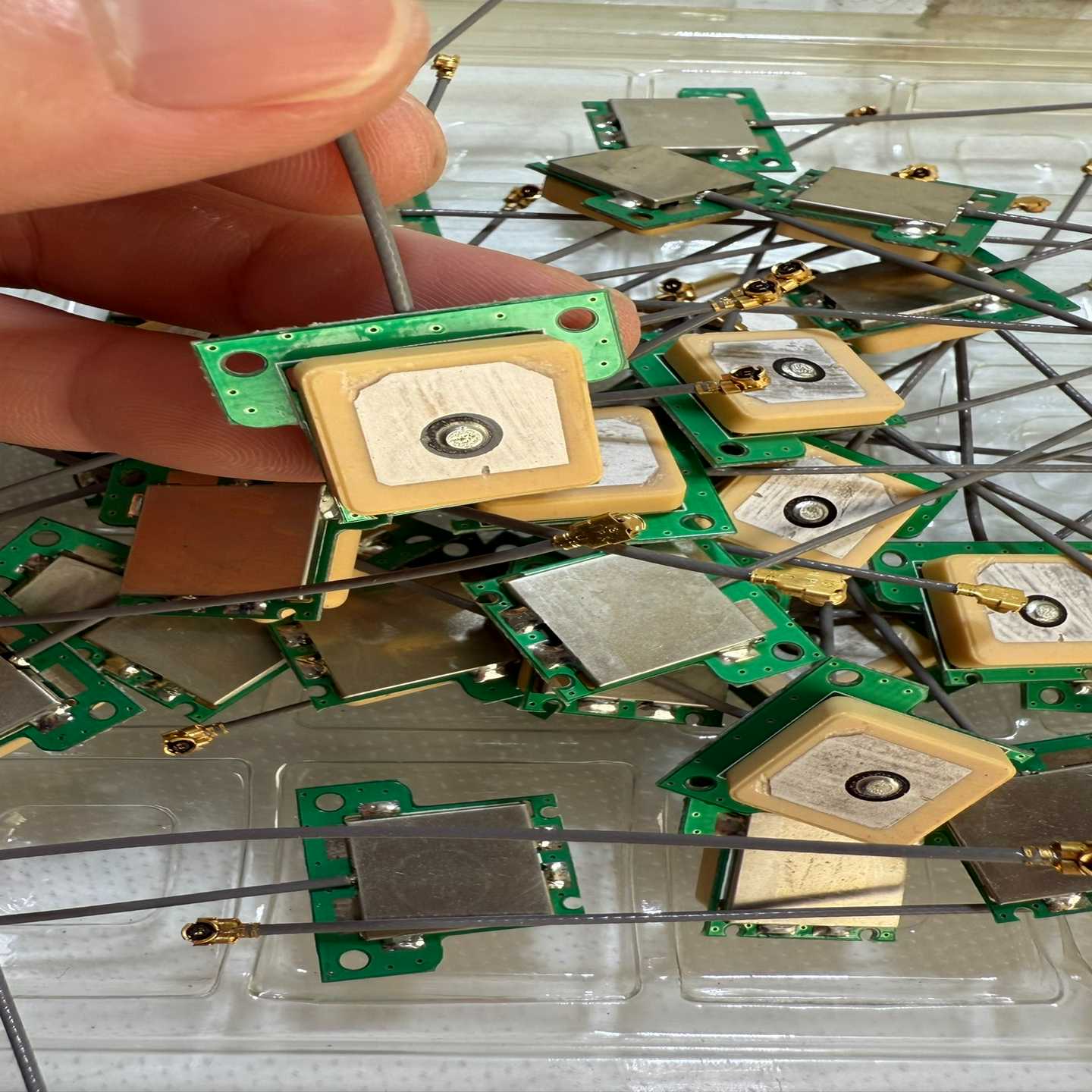 gps陶瓷天线,其中全新50只,二手拆机150只,打包出(2--议价商 - 图1