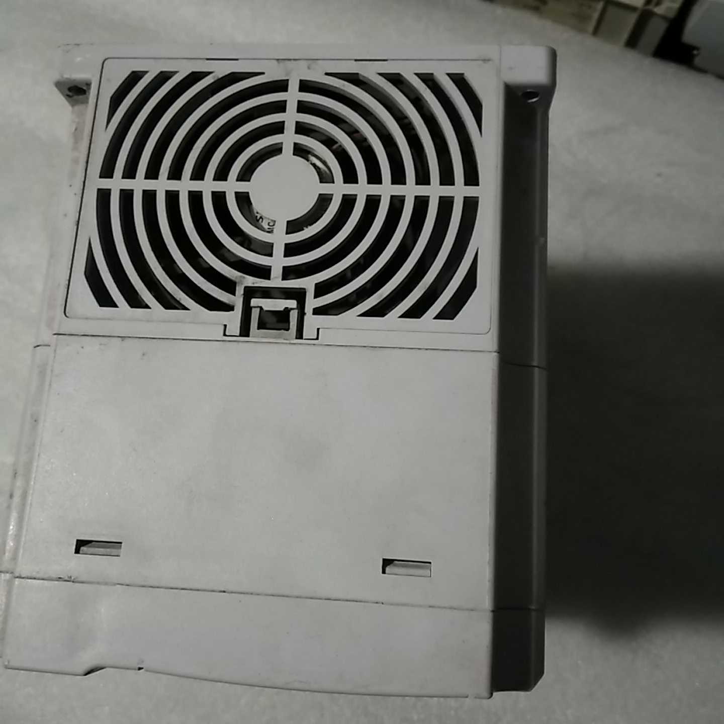 询~的德佛斯变频器FS2000-004G/5D5P-4T - 图1