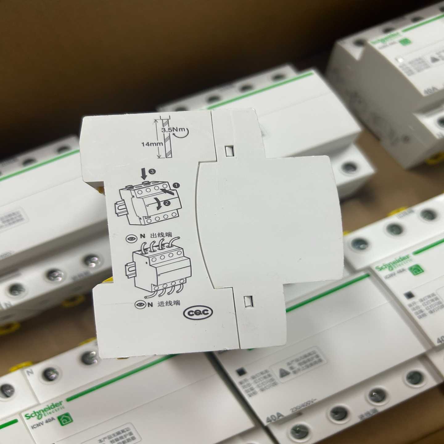 施耐德自ICNV自恢复过欠压4P40A--议价商品 - 图1