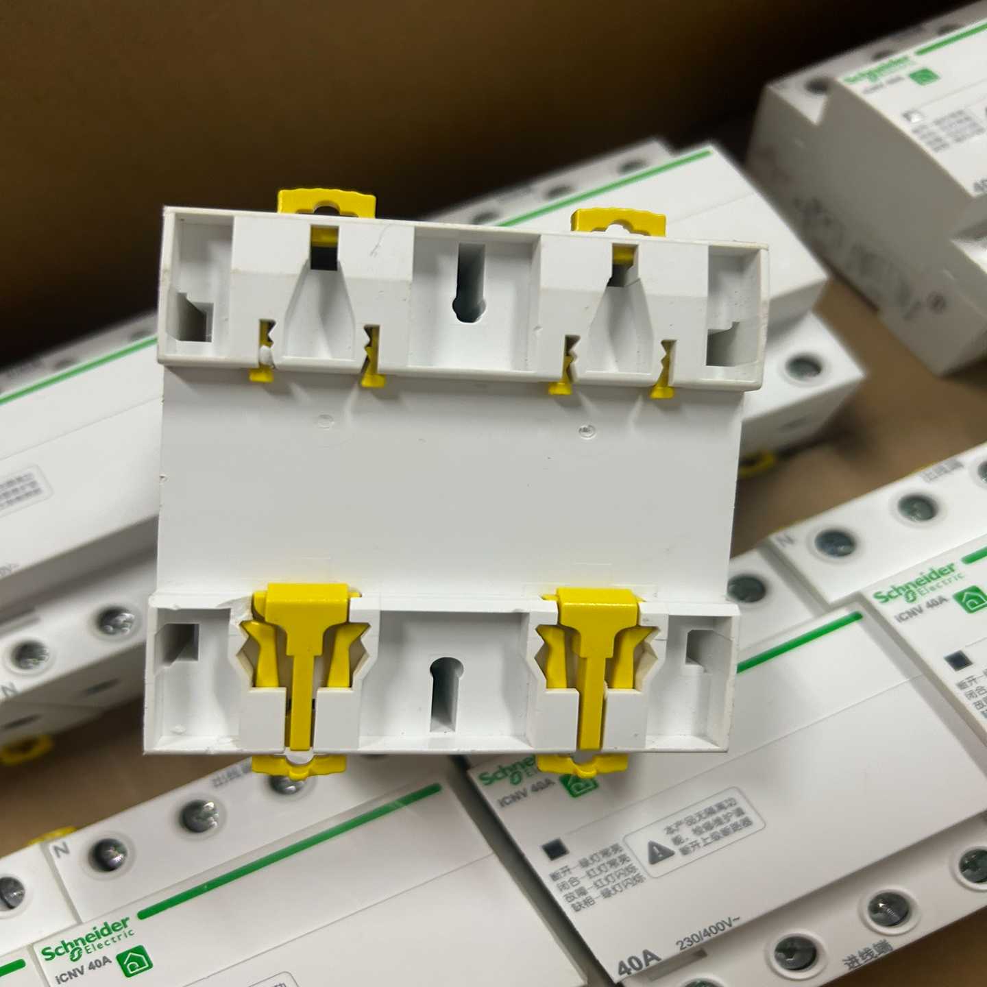 施耐德自ICNV自恢复过欠压4P40A--议价商品 - 图2