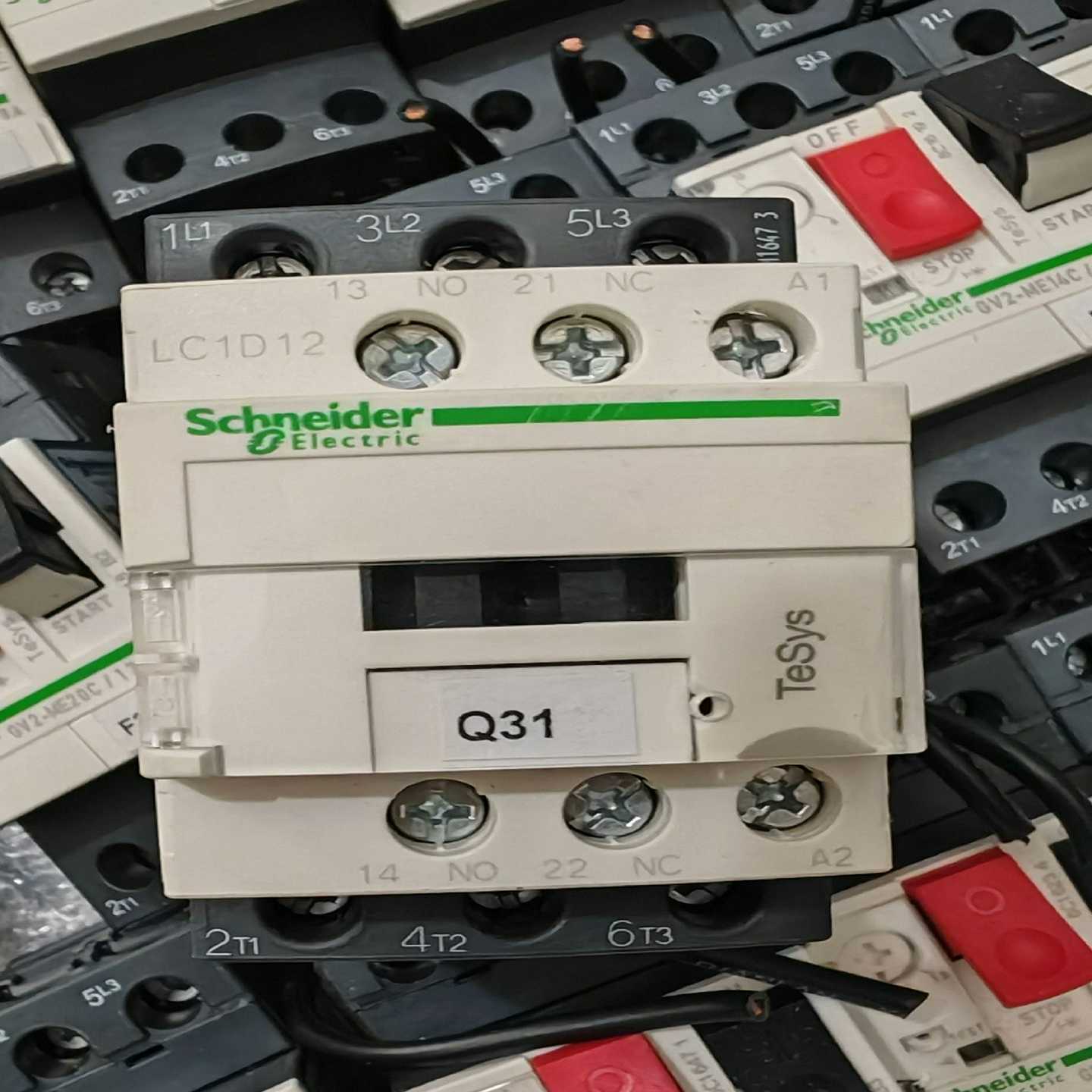 施耐德交流接触器LC1D09M7C121832--议价商品 - 图3