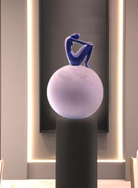 酒店别艺术摆件底座落墅地艺术摆件简约创意蓝脂色人物雕塑人像树