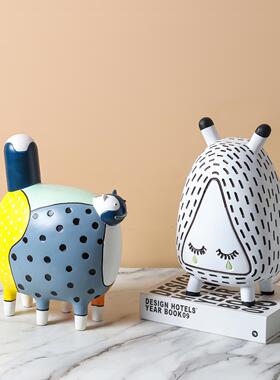 现代北欧卡通可爱趣味彩绘树脂抽象动物手办摆件家居样板间装饰品