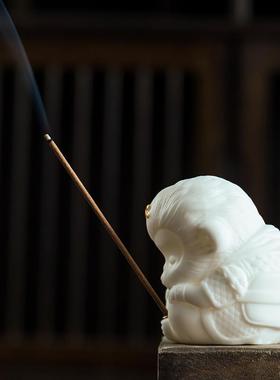 陶瓷齐天大圣可爱小猴子禅意白瓷桌面摆件中式香道线香插家居装饰