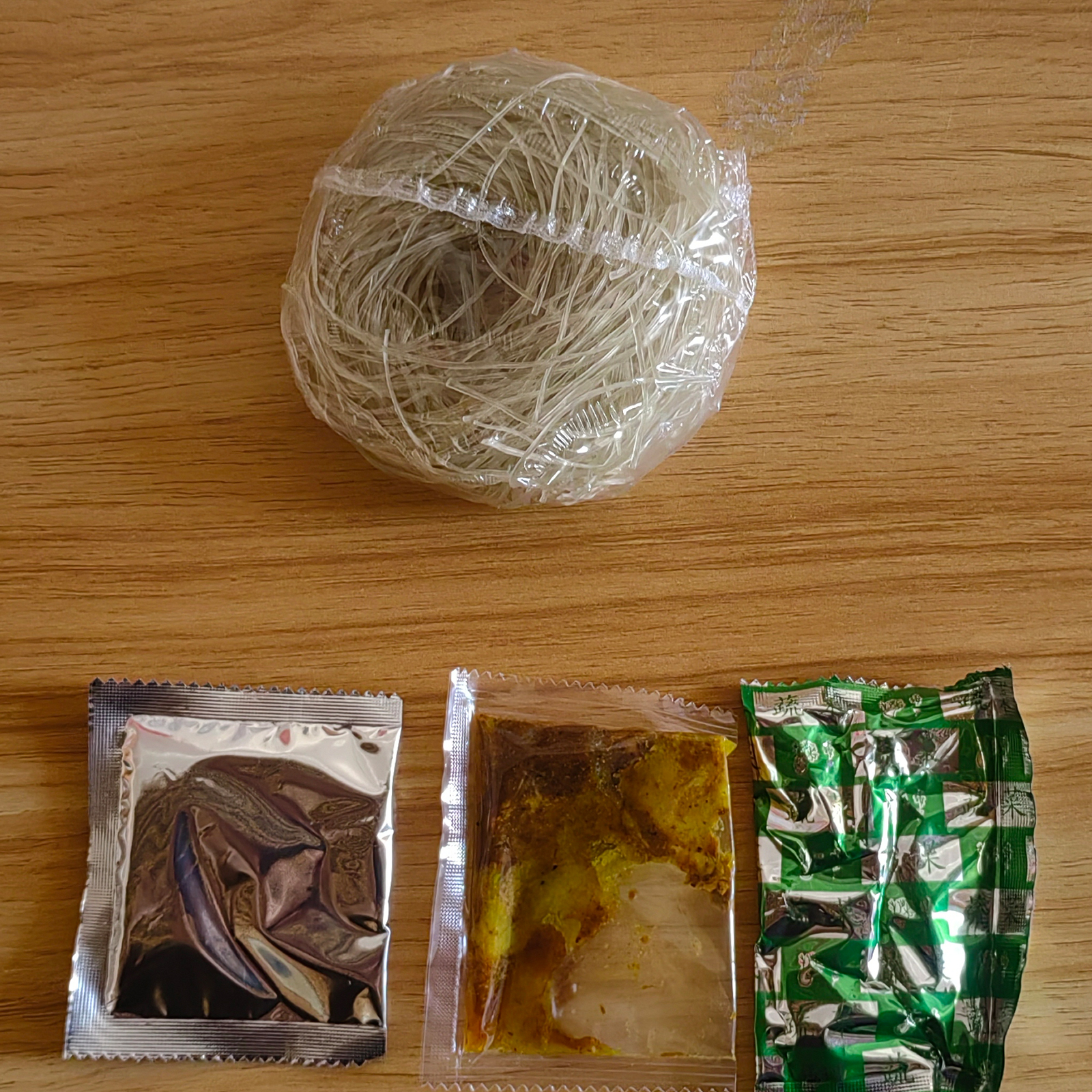 四川特产香菜泡椒粉丝冲泡香辣酸辣粉速食酸辣红薯粉