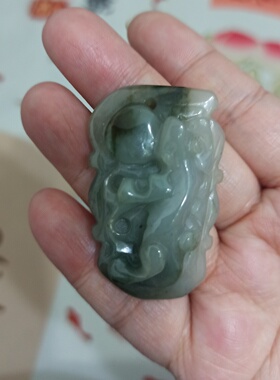天然翡翠吊坠雕刻件手把如意貔貅