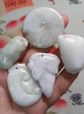 天然翡翠吊坠如意福瓜