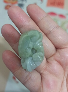 天然翡翠吊坠雕刻件手把件飘花