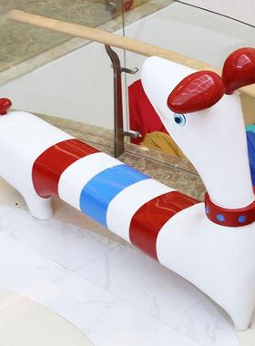 商场玻璃钢座椅商业街创意狗卡通椅学校公共区长板凳售楼处休闲椅