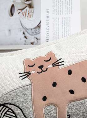 现代简约儿童房抱枕可爱粉色小猫贴布绣腰枕样板间靠垫女孩靠包