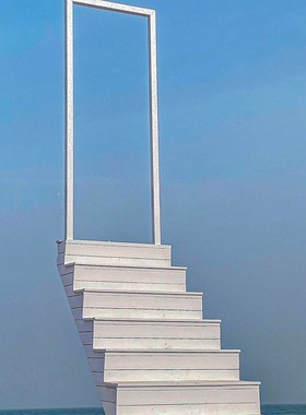 网红天梯b情侣拍照打卡地不锈钢雕塑云梯户外美陈摆件婚礼互动设