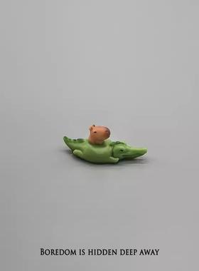 无聊瞭！看一堆小水豚嬉戏情绪解压桌面盒马小摆件工位治愈装饰品