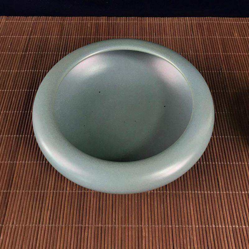 Antiques and miscellaneous retro crafts, old blue glaze pen wash, ashtray, home living room decorations