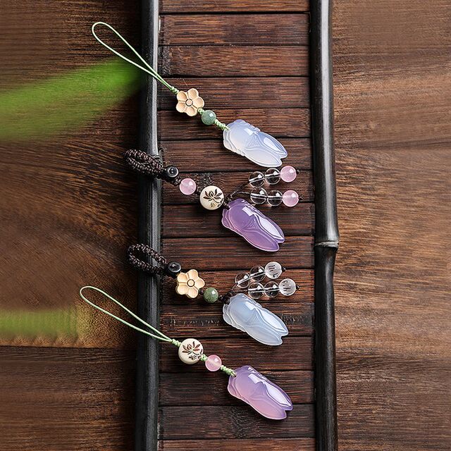 Do you know the ice chalcedony jade cicada cicada chain lanyard short pendant pendant men's U disk car keychain exquisite women