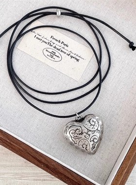 复古雕刻爱心吊坠项链女小众设计高级感卫衣链轻奢气质百搭锁骨链