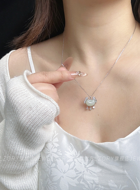 S925纯银和田玉平安锁女锁骨链