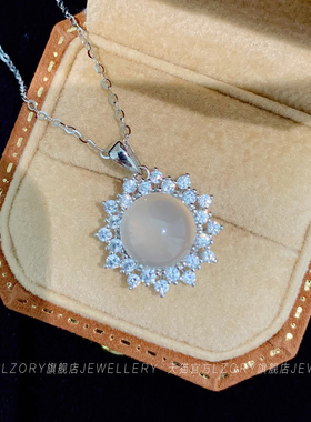 新中式纯银白玉髓太阳花吊坠