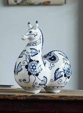 新中式青花手绘陶瓷马摆件工艺品马到成功客厅电视柜家居装饰摆饰