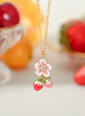 SELENICHAST草莓项链可爱甜美锁骨链轻奢小众设计送女友生日礼物