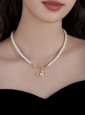 星球回纹针吊坠珍珠项炼女小众设计感锁骨炼2025新款爆款轻奢颈炼