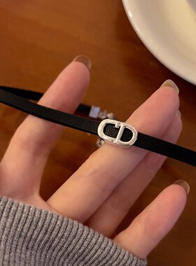 黑色绳锁字母项链2024新款爆款锁骨链小众设计感独特装饰颈链配饰