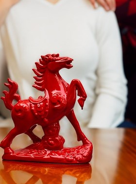 大富大贵红马陶瓷马摆件唐三彩小红马家居装饰工艺礼品摆饰枣红色