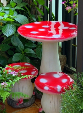 户外卡通蘑菇桌子摆件花园装饰蘑菇凳子阳台桌椅子庭院休闲三件套