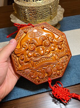 青蚨黄眉e庵桃木狮头咬剑挂摆件