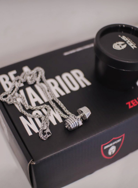 哑铃项链男潮撸铁钛钢健身挂件男士霸气杠铃片哑铃片吊坠个性挂坠