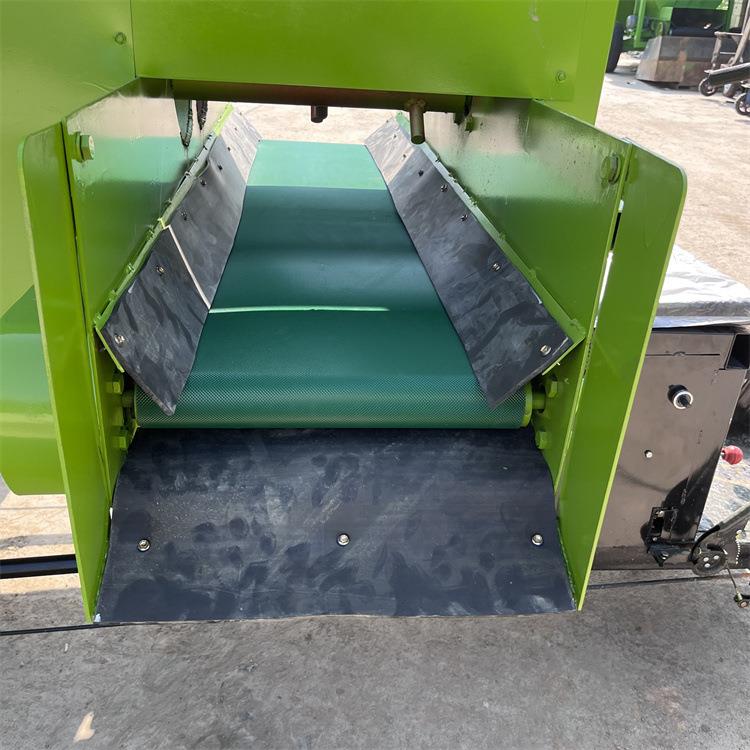 3方电动撒料车双侧出口撒草车牛羊饲喂机养殖饲料自动投喂车 - 图0