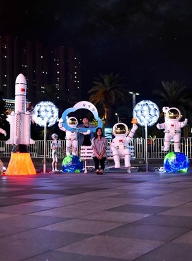户外宇航员大摆件太空人航天模型雕塑玻璃钢景观网红打卡公园装饰