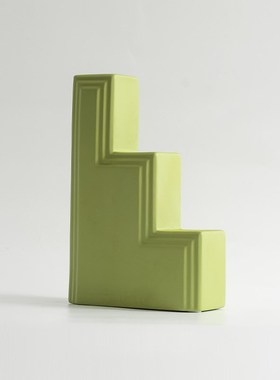 东来家居现代卡通手绘动物样板间儿童房书架饰品摆设