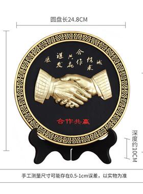 工艺品合作共赢握手商务礼品公司企业家办公室定制logo装饰品摆件