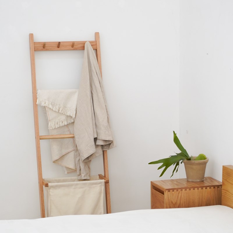 实木不占空间落地卧室衣架靠墙家用床头小尺寸挂衣架临时收纳隔夜 - 图1