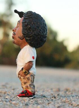 新款嘻哈说唱歌手树脂工艺品装饰花园家居装饰人物桌面摆件雕塑