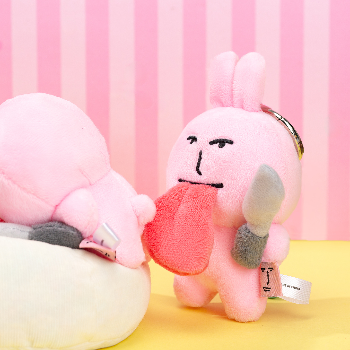 【直播限定】粉红兔子大舌头挂件毛绒玩偶挂饰送同学包包沙雕礼物 - 图0