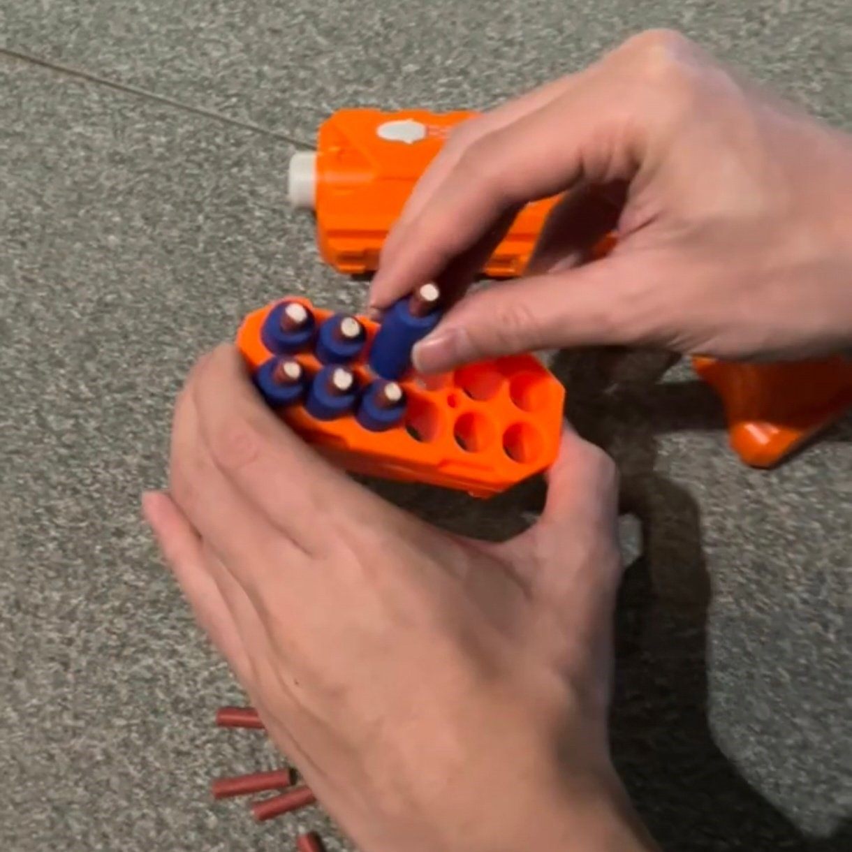 摔泡枪手持软弹发射器儿童炫酷手枪左轮玩具枪新年放炮神器送男孩,淘宝优惠券,粉丝福利购,淘宝优惠卷