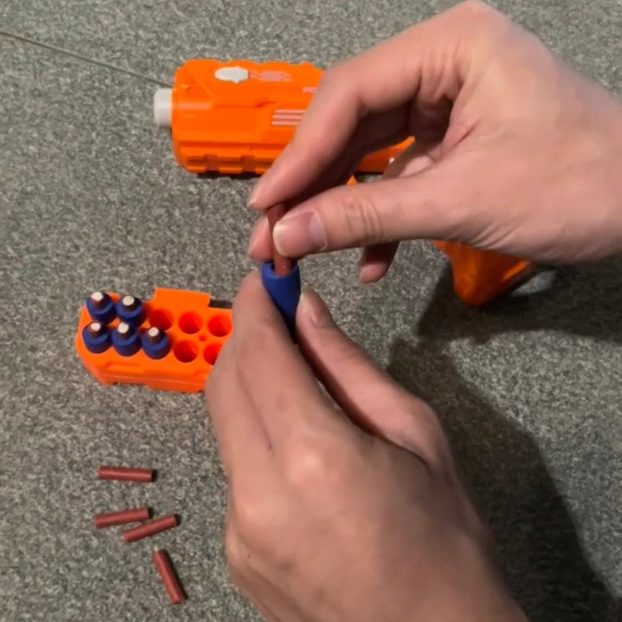 摔泡枪手持软弹发射器儿童炫酷手枪左轮玩具枪新年放炮神器送男孩,淘宝优惠券,粉丝福利购,淘宝优惠卷