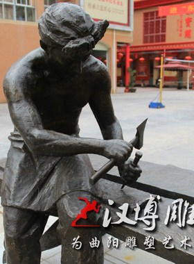 玻璃钢仿铜人物雕塑景观广场铸铜木匠工人雕塑铜雕木工人物定制做