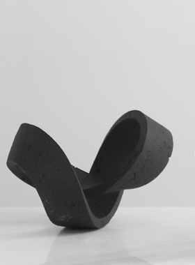 侘寂风创意树脂仿洞石几何环w形艺术摆件样板间展厅酒柜电视柜客