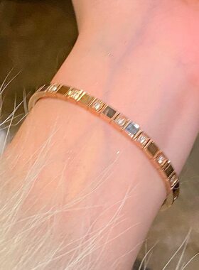 高级感银色方块锆石钛钢手镯女款素圈手镯子手链轻奢小众精致手环