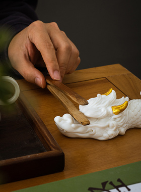 新中式文创陶瓷小麒麟摆件创意笔搁盖置客厅茶室办公室桌面装饰品