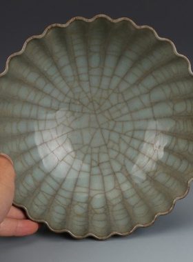 宋官窑粉青釉瓜棱碗古董古玩收藏品复古瓷老物件瓷器老货摆件